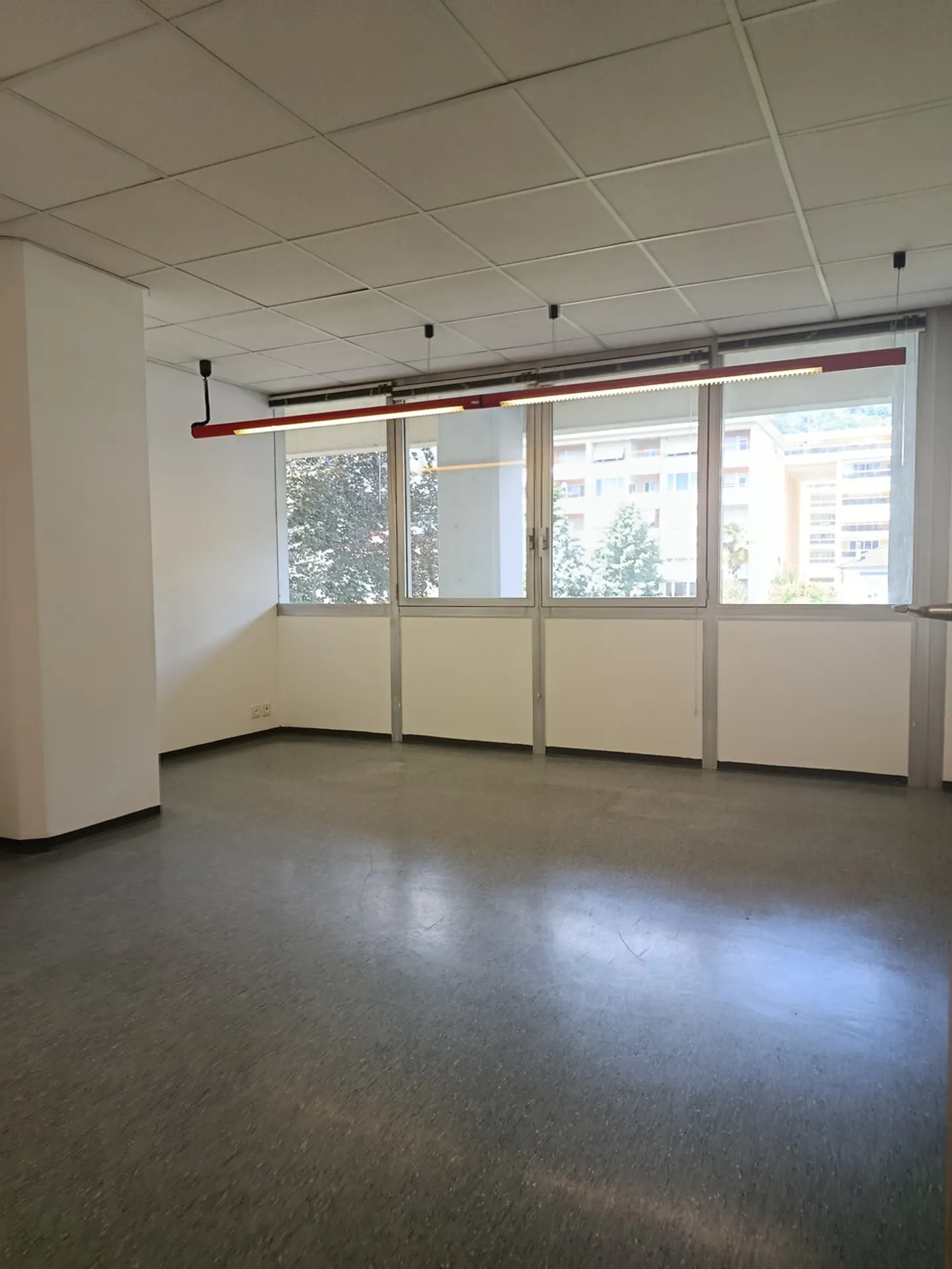 Locarno - Gewerberäume mit 3,5 Zimmern in der Torre Panorama - Foto 6 von 11