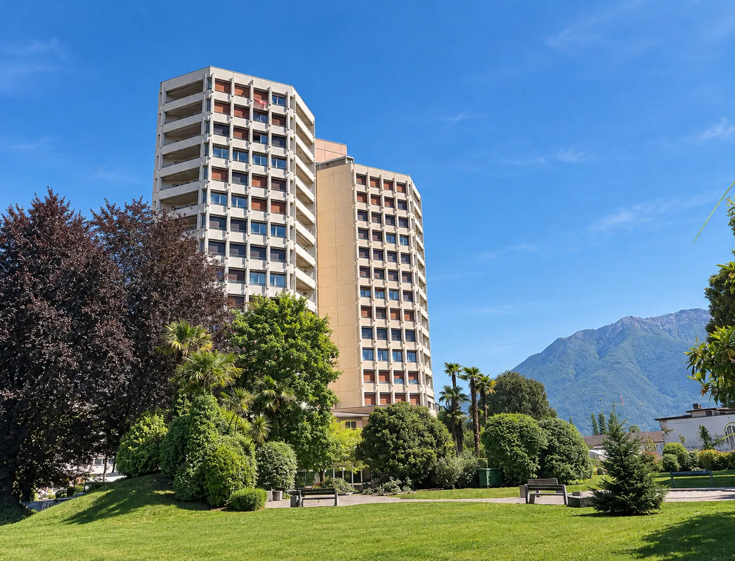 Locarno - Gewerberäume mit 3,5 Zimmern in der Torre Panorama - Foto 1 von 11