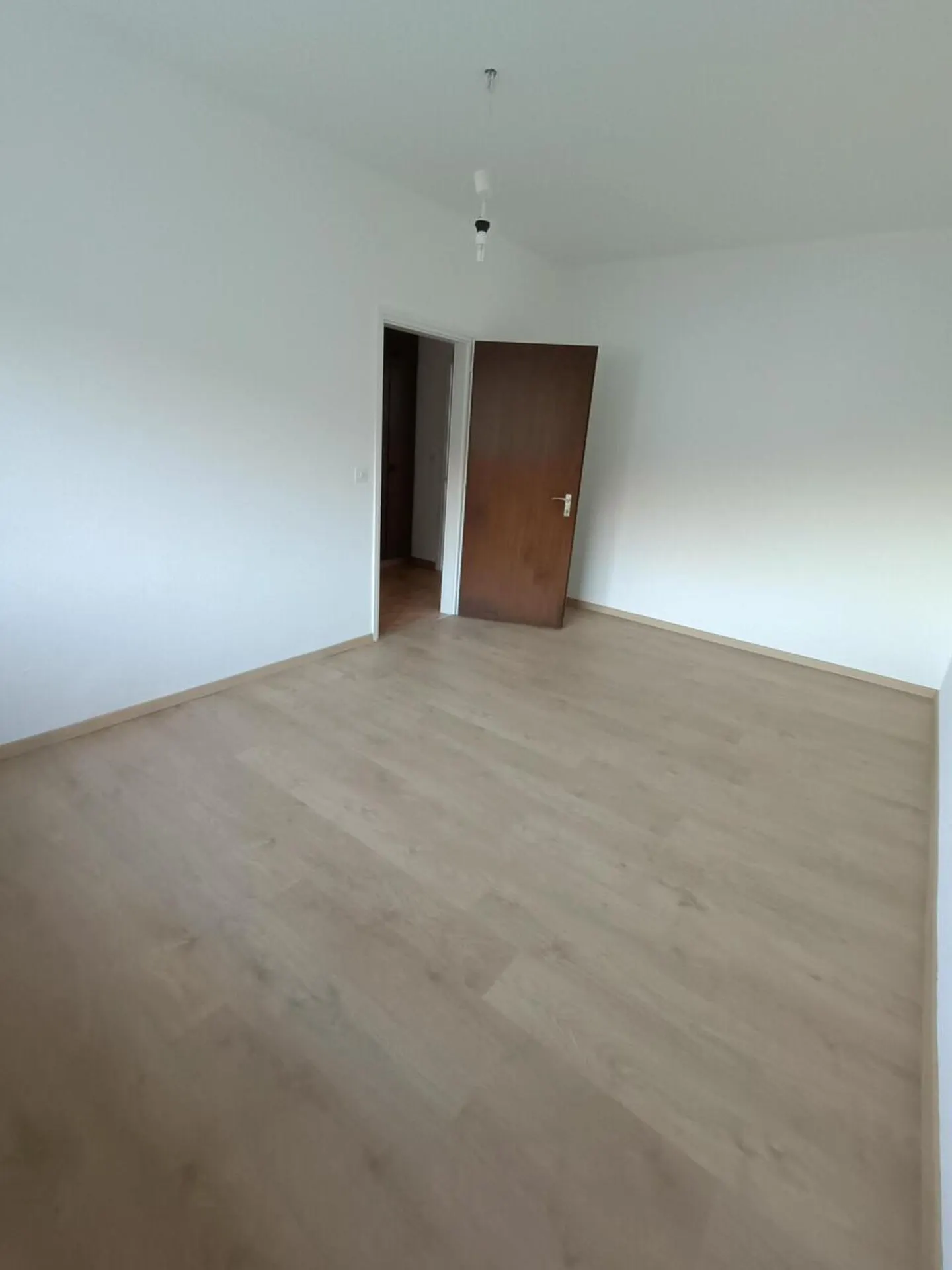 MINUSIO, WIR VERMIETEN EINE 3 1/2 ZIMMER WOHNUNG - Foto 5 von 7