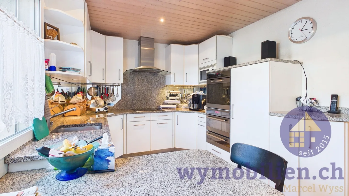 Family Dream in Lyssach: Semi-Detached House with Garden + 2 Garages - Photo 4 of 13