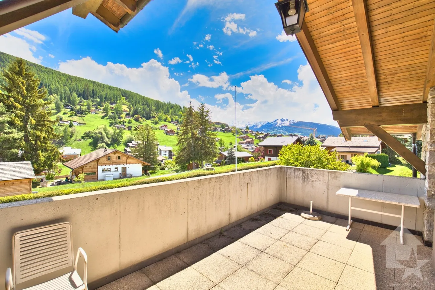 Chalet mit 2 Wohnungen auf einem großen Grundstück, außergewöhnliche Lage! - Foto 13 von 13