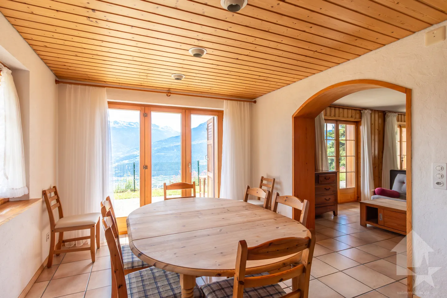 Charmant chalet jouissant d'une situation et d'une vue exceptionnelle - Photo 13 sur 13