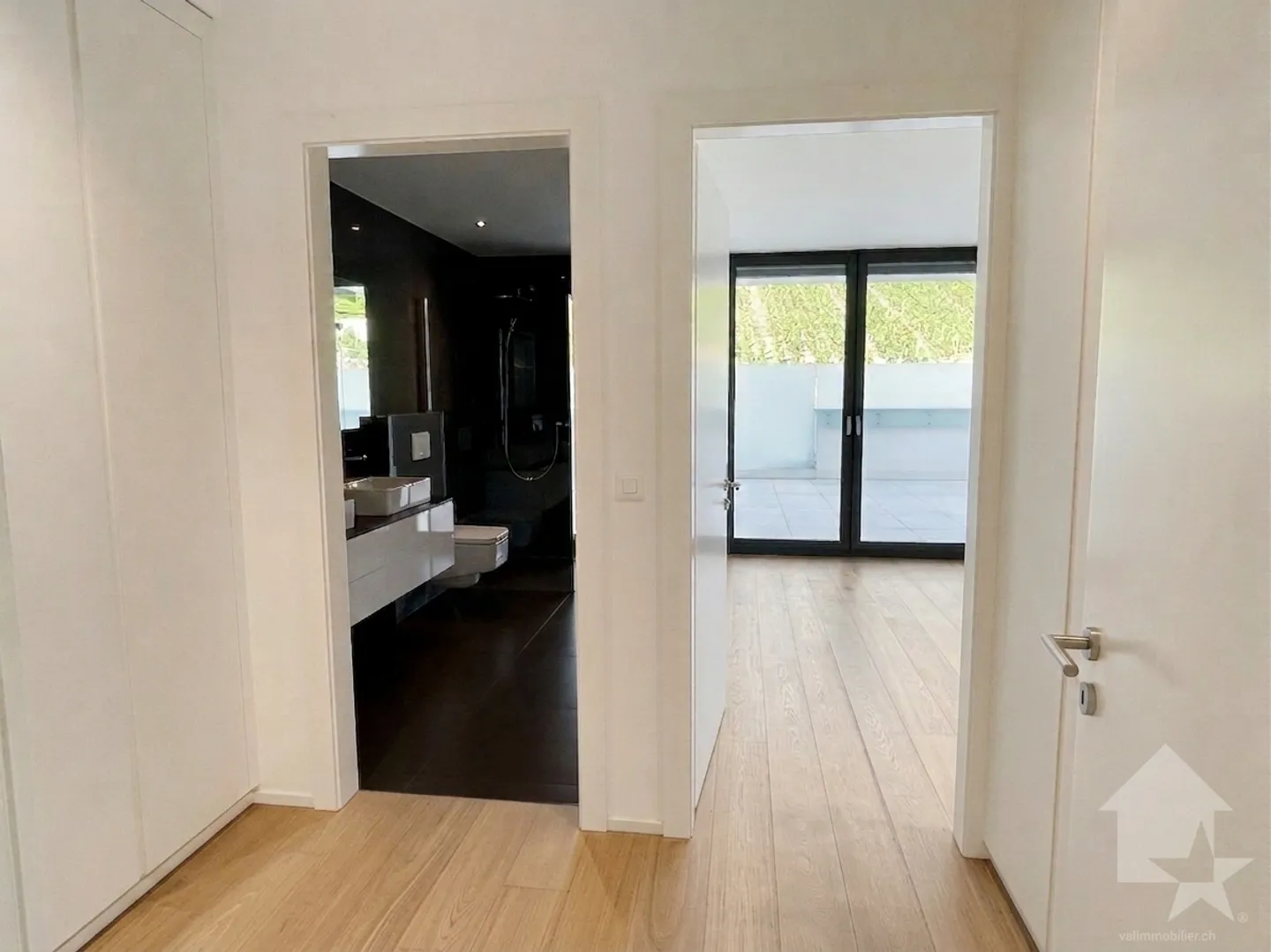 Appartement contemporain sur les hauts de Sierre avec vue panoramique - Foto 10 di 13