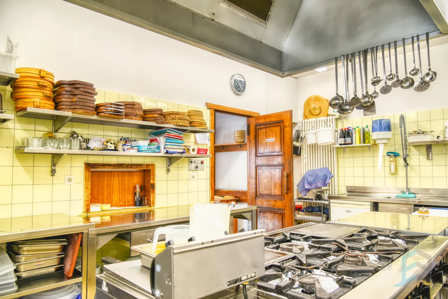 EXCLUSIVE Magnificent 218m² restaurant in the center of the village - Photo 9 of 13