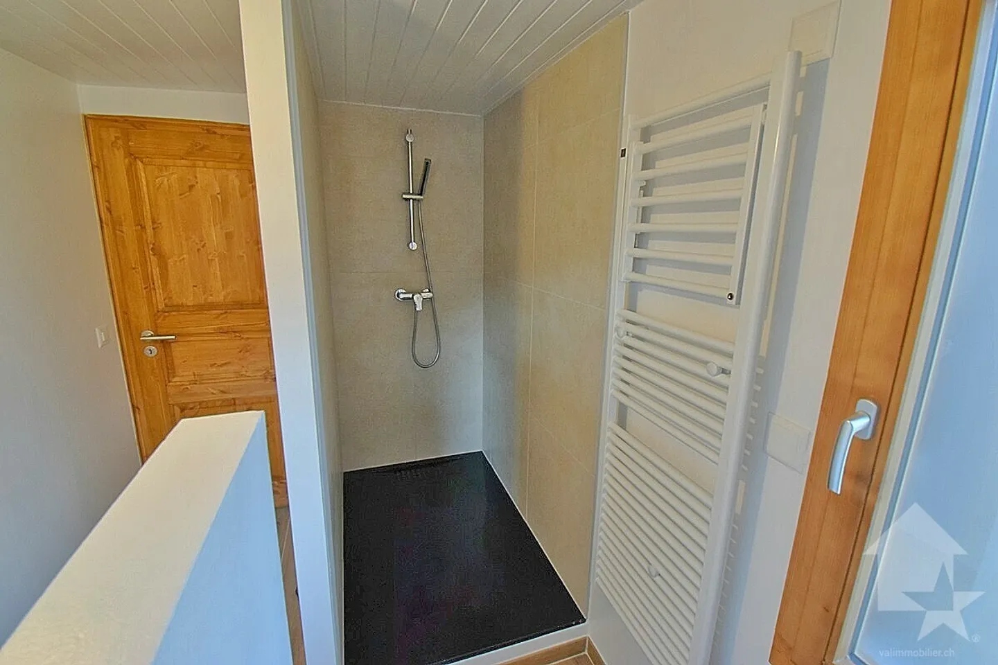 Magnifique appartement de 3.5 pièces complètement rénové en 2024 - Photo 11 of 11