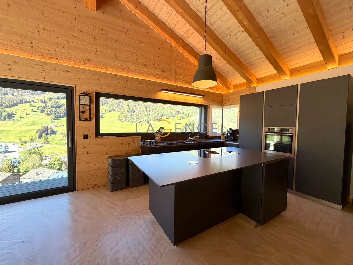 EXCEPTIONAL CHALET WITH PANORAMIC VIEW - Photo 3 of 13