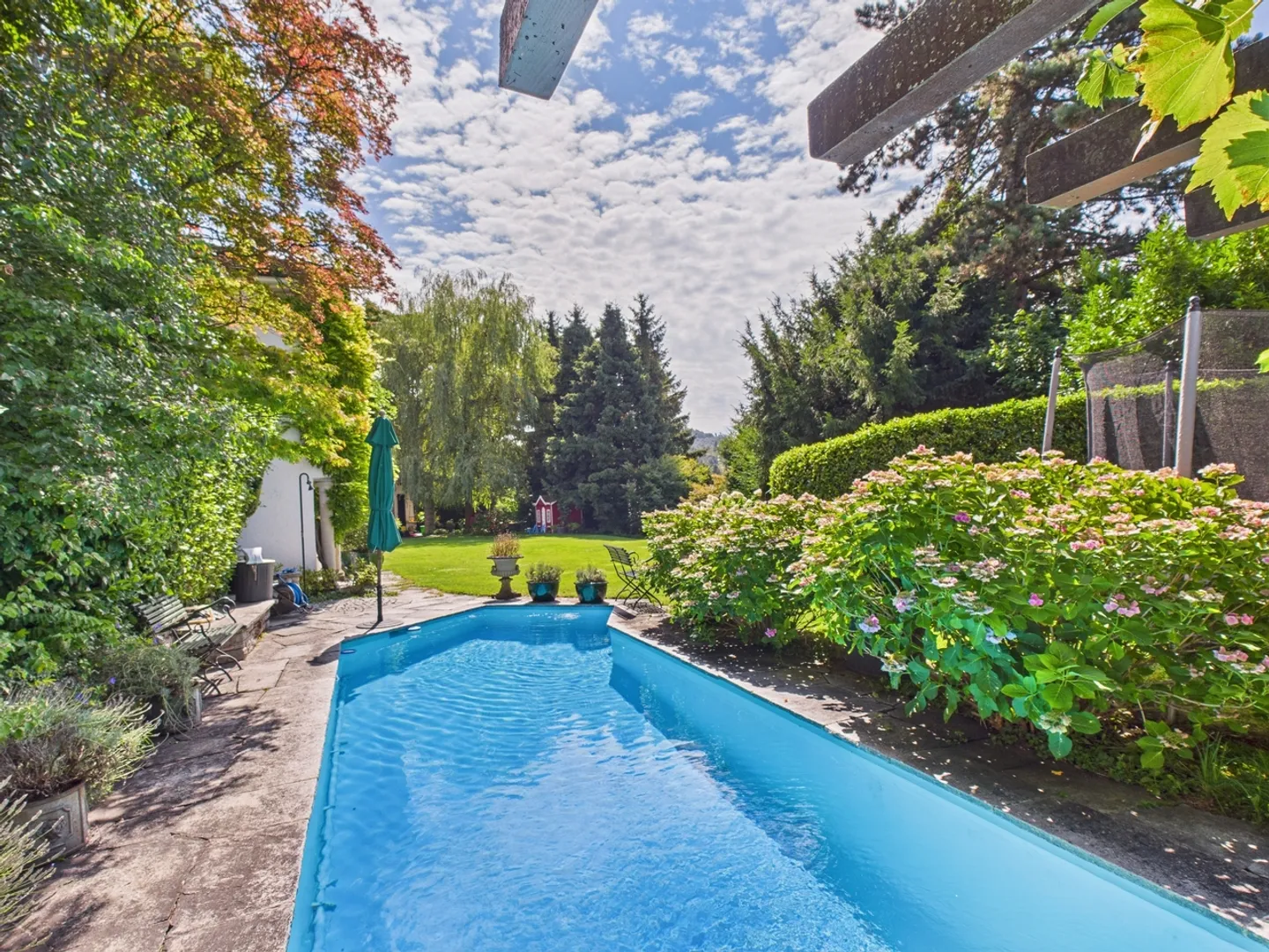 Exklusive 12-Zimmer Landhaus Villa mit Pool und Park - Foto 10 von 11