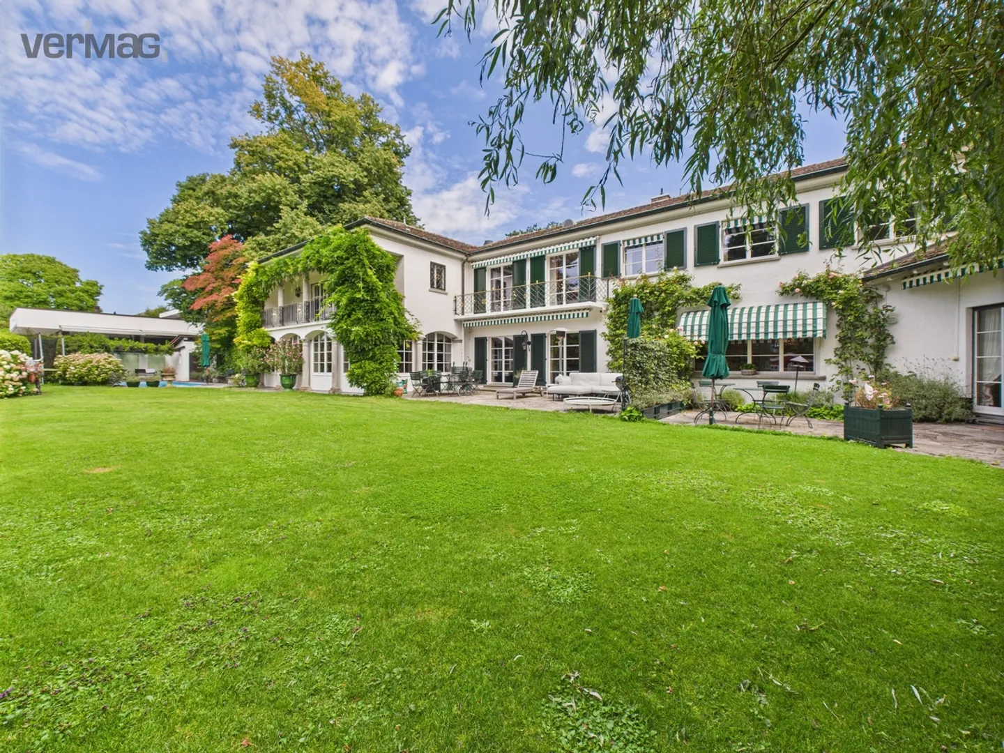 Exklusive 12-Zimmer Landhaus Villa mit Pool und Park - Foto 1 von 11