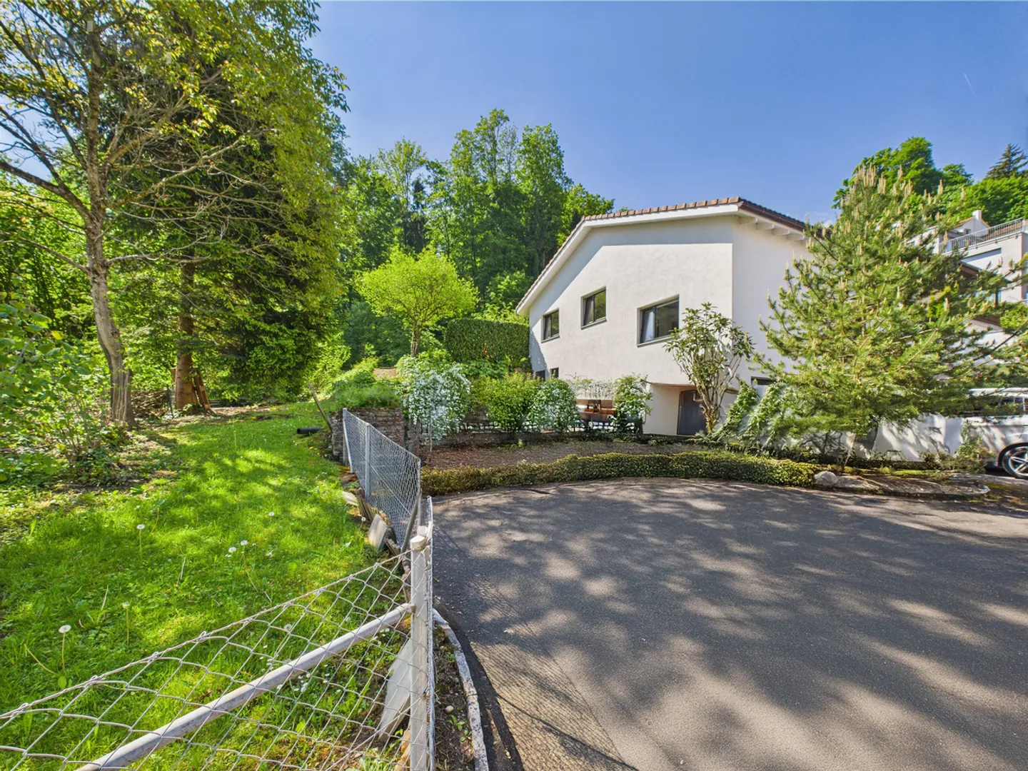Una casa con spazio e giardino - Casa unifamiliare di 7,5 stanze - Foto 1 di 13
