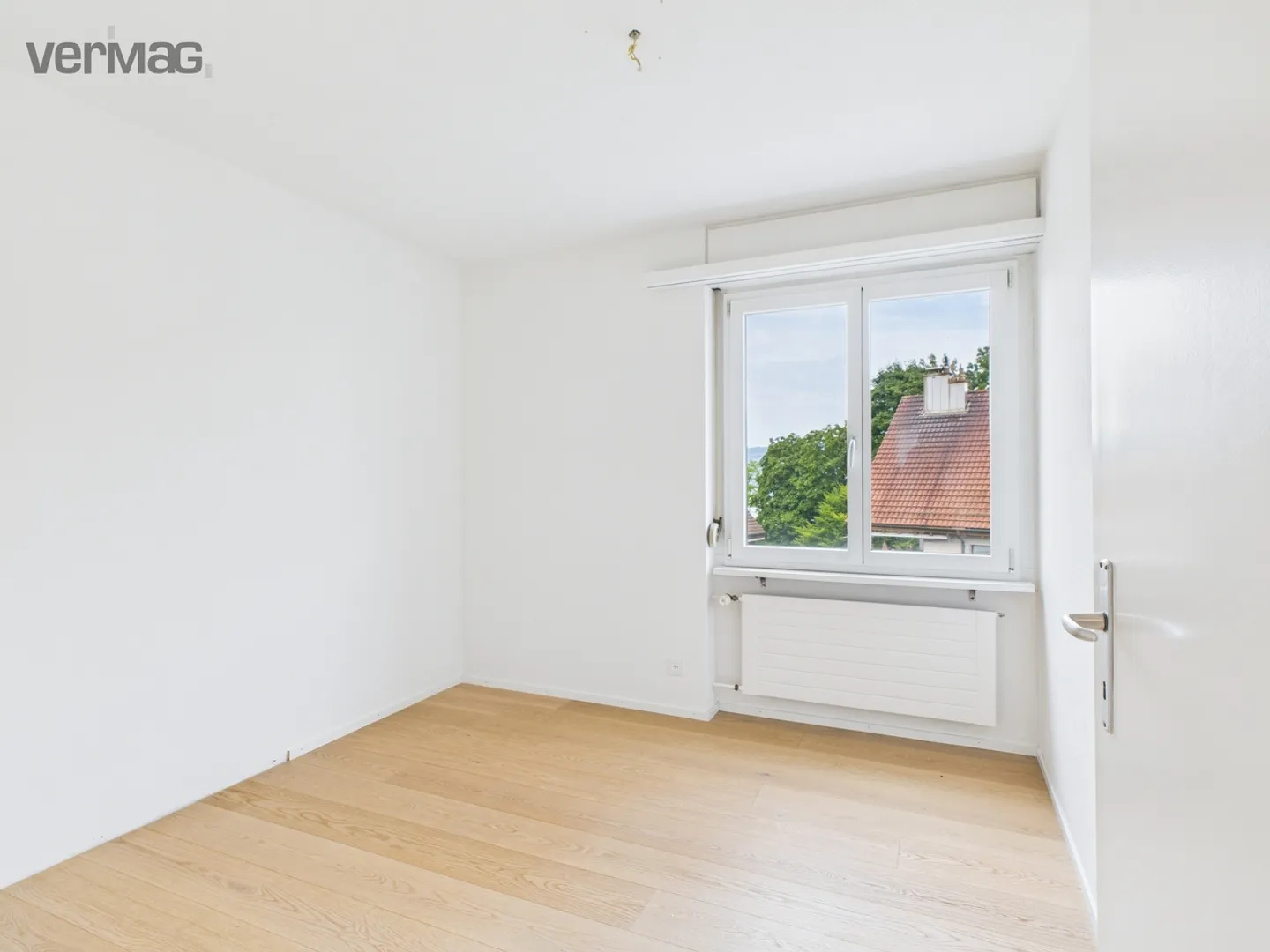 Bright 5.5-room apartment with fireplace, washing tower & garage box - Photo 11 of 13