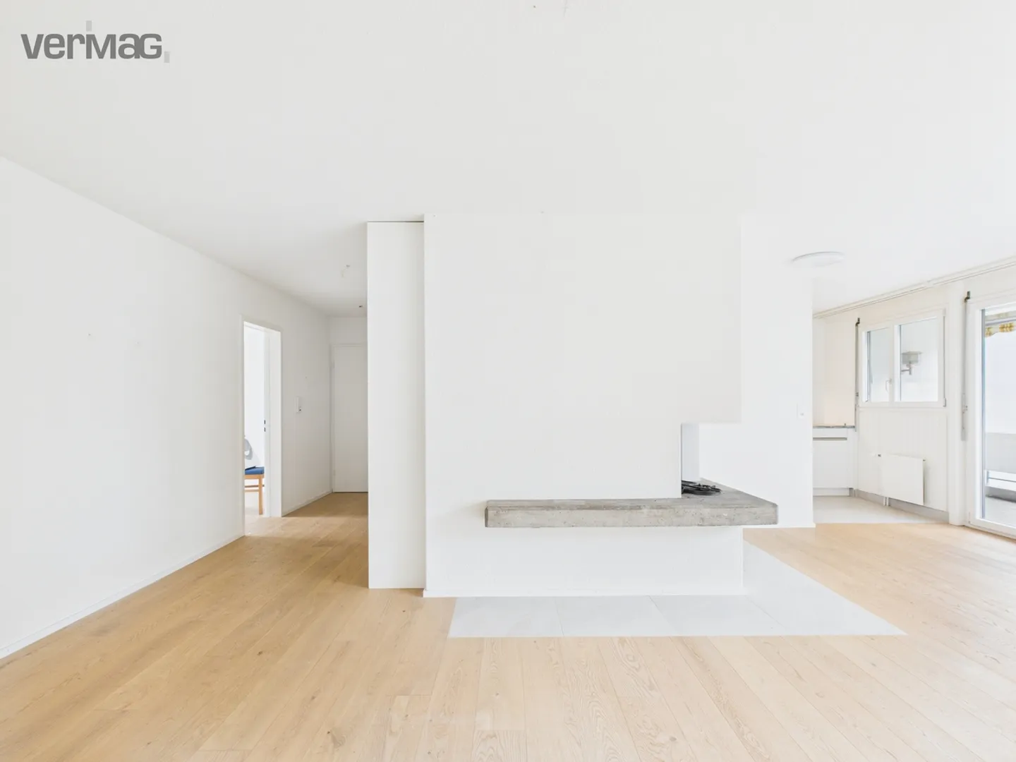 Bright 5.5-room apartment with fireplace, washing tower & garage box - Photo 2 of 13