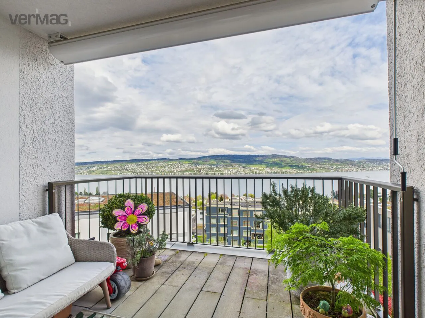 Spazio. Luce. Vista sulle Alpi. 2,5 stanze per respirare al lago di Zurigo - Foto 10 di 13