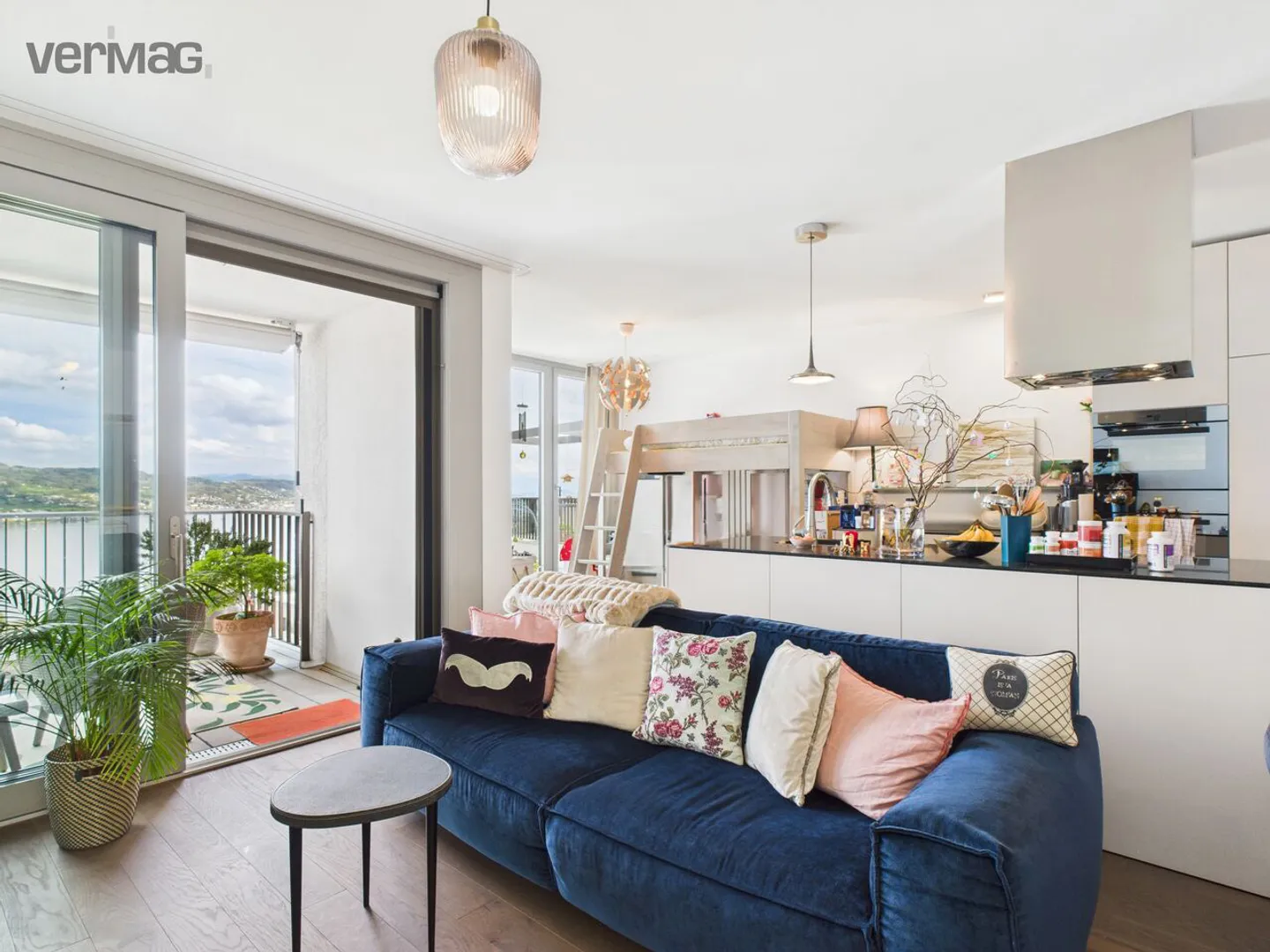 Spazio. Luce. Vista sulle Alpi. 2,5 stanze per respirare al lago di Zurigo - Foto 3 di 13