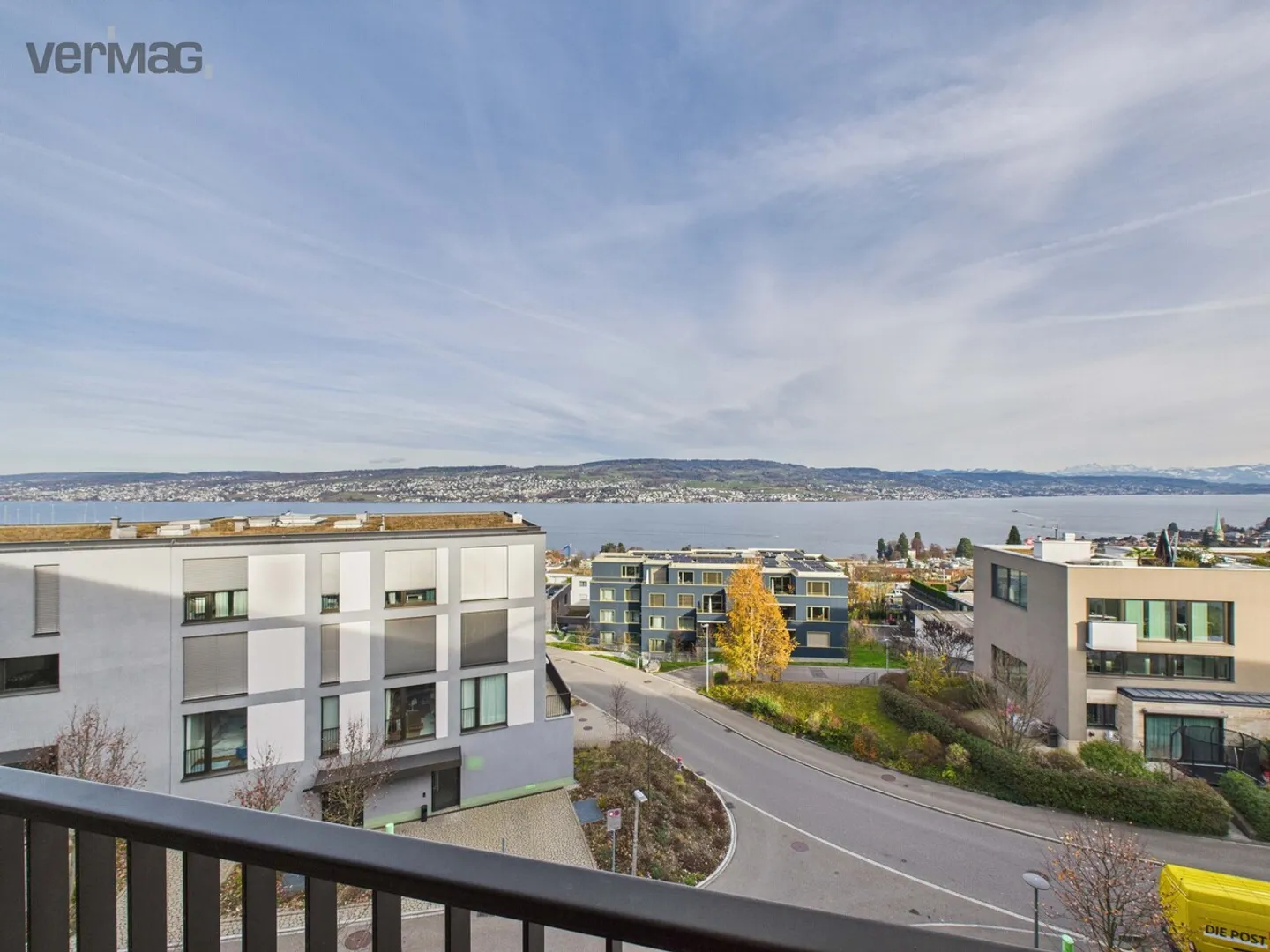 Welcome above Lake Zurich - flooded with light and with a dream view - Photo 1 of 10