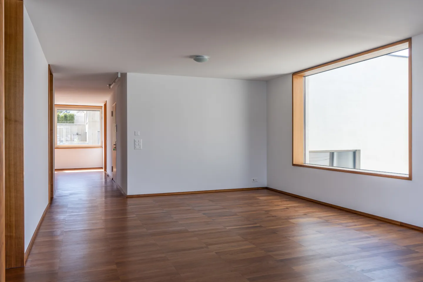 5.5-room attic apartment with lake and mountain view - Photo 5 of 13