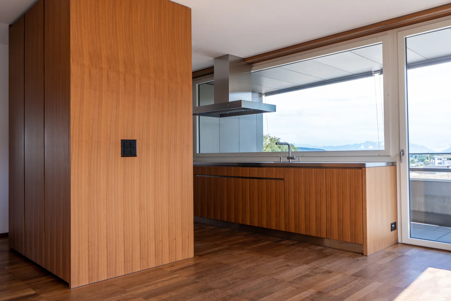 5.5-room attic apartment with lake and mountain view - Photo 10 of 13