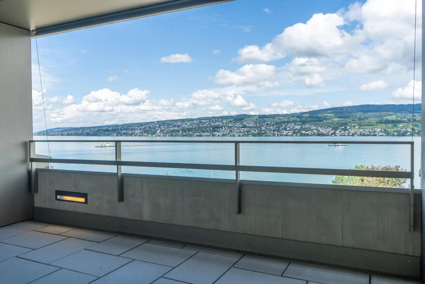 5.5-room attic apartment with lake and mountain view - Photo 2 of 13