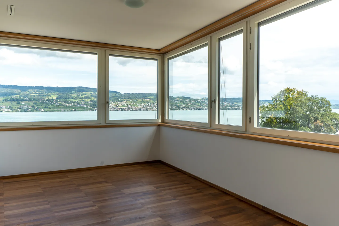 5.5-room attic apartment with lake and mountain view - Photo 13 of 13