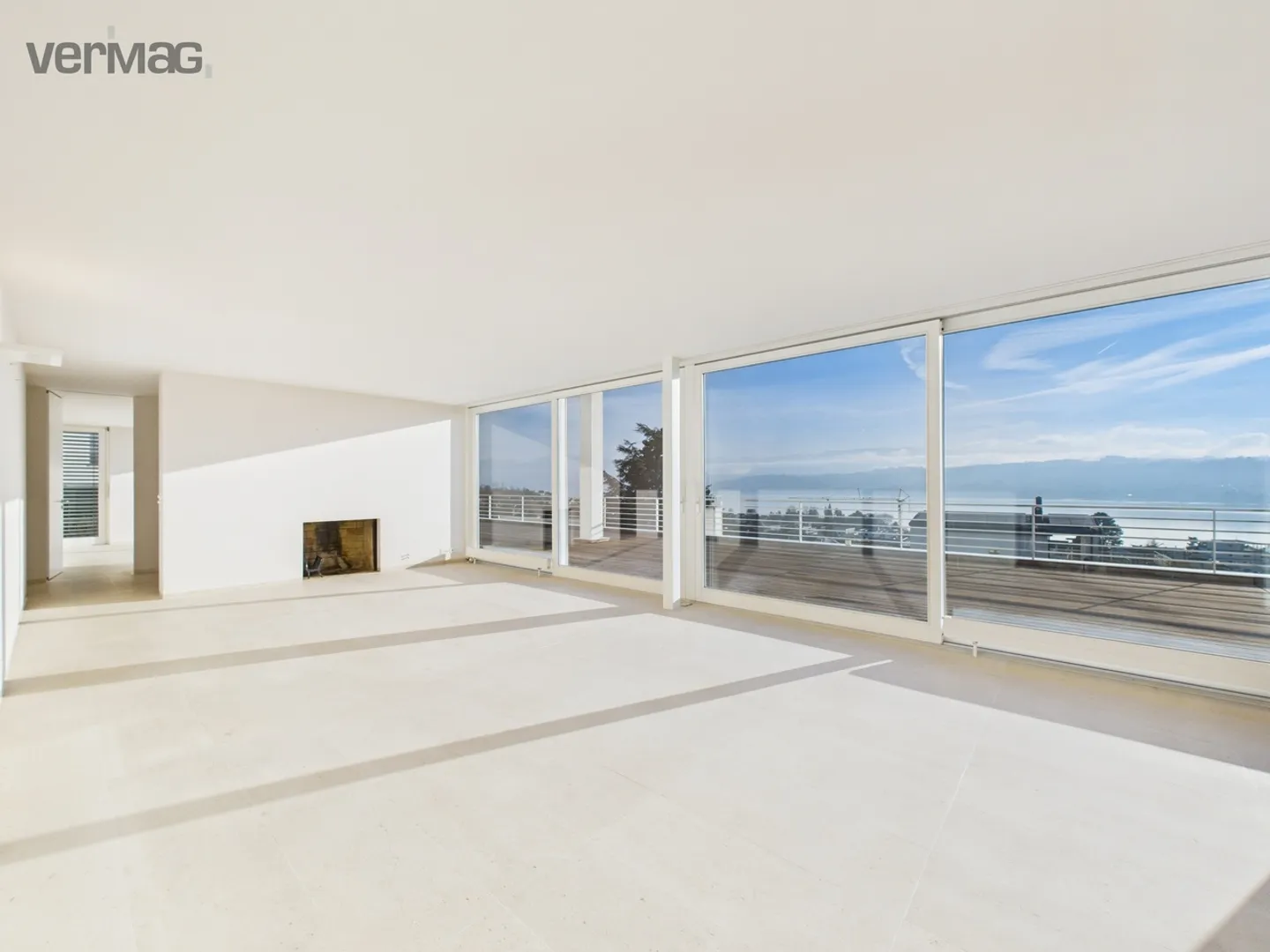 Goditi il panorama del lago e della montagna direttamente dalla tua terrazza - Foto 7 di 13