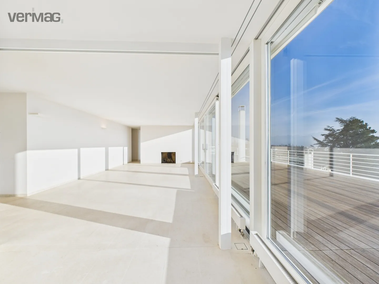 Goditi il panorama del lago e della montagna direttamente dalla tua terrazza - Foto 5 di 13