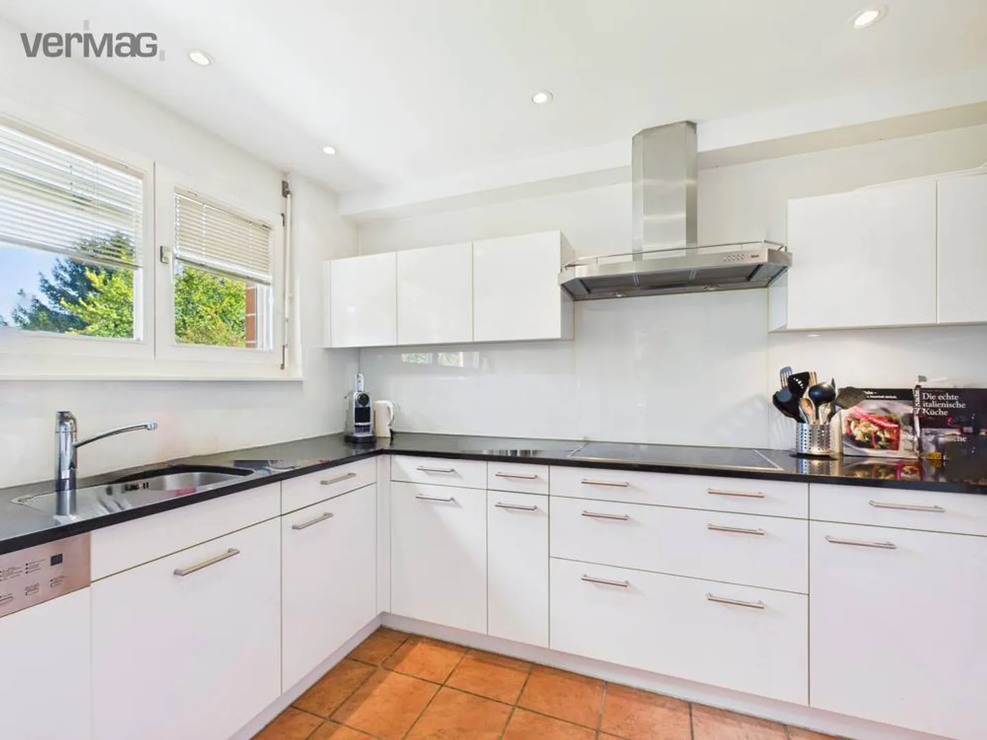 Appartement de 5.5 pièces avec cheminée et jardin ensoleillé - Photo 4 sur 11