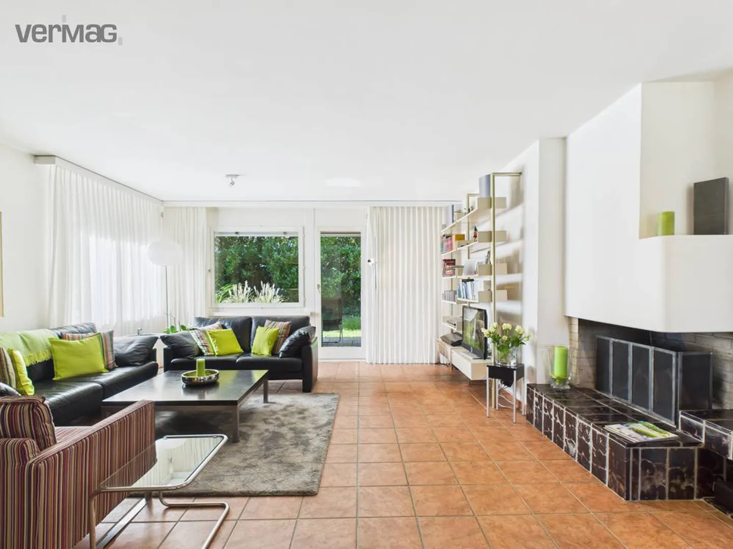 Appartement de 5.5 pièces avec cheminée et jardin ensoleillé - Photo 2 sur 11