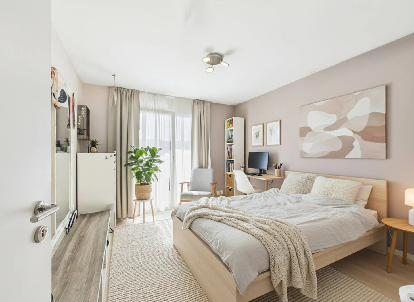 Modern Semi-Detached House with a View and Garden - Photo 7 of 13