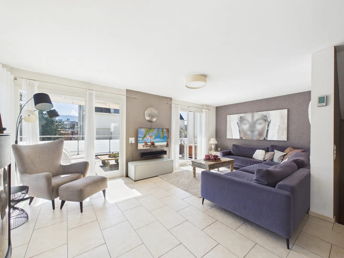 Modern Semi-Detached House with a View and Garden - Photo 5 of 13