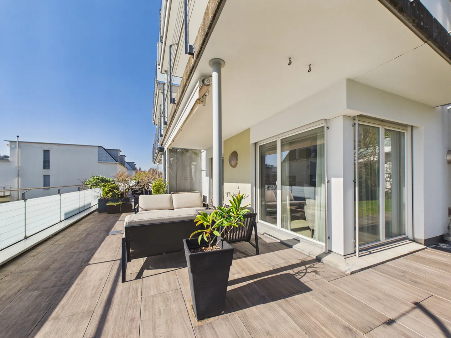 Modern Semi-Detached House with a View and Garden - Photo 2 of 13