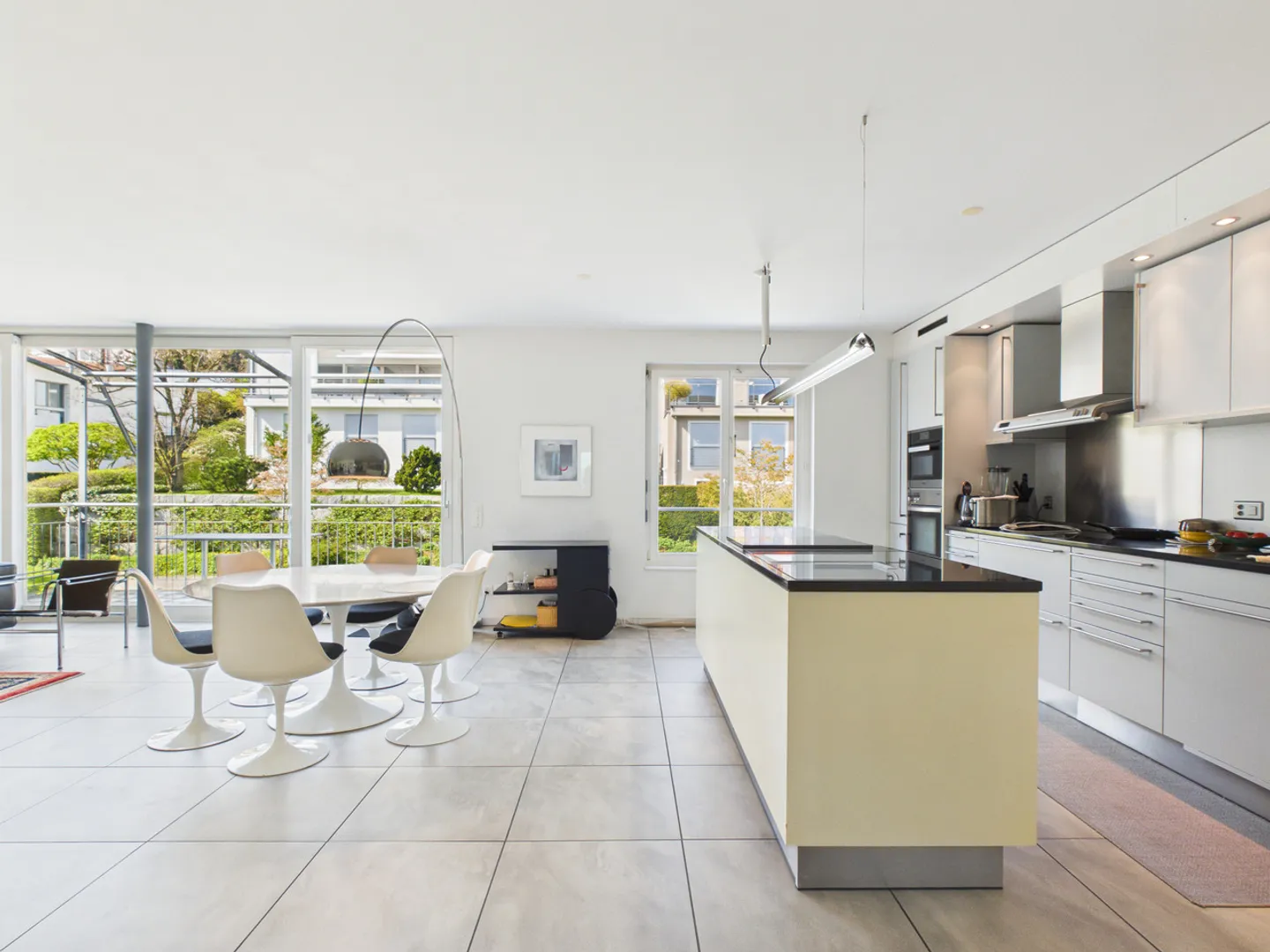 Geräumige Wohnung mit Seeblick - Foto 1 von 11