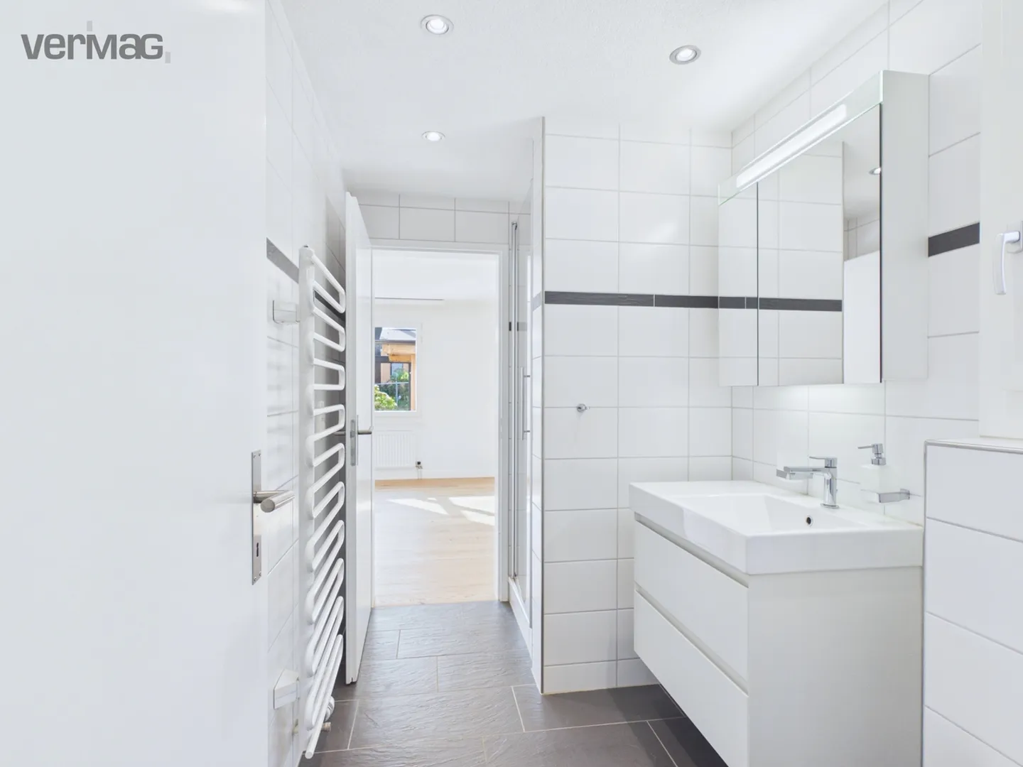 Charming 5.5-Room House with Lake View and Garden in Horgen - Photo 8 of 13