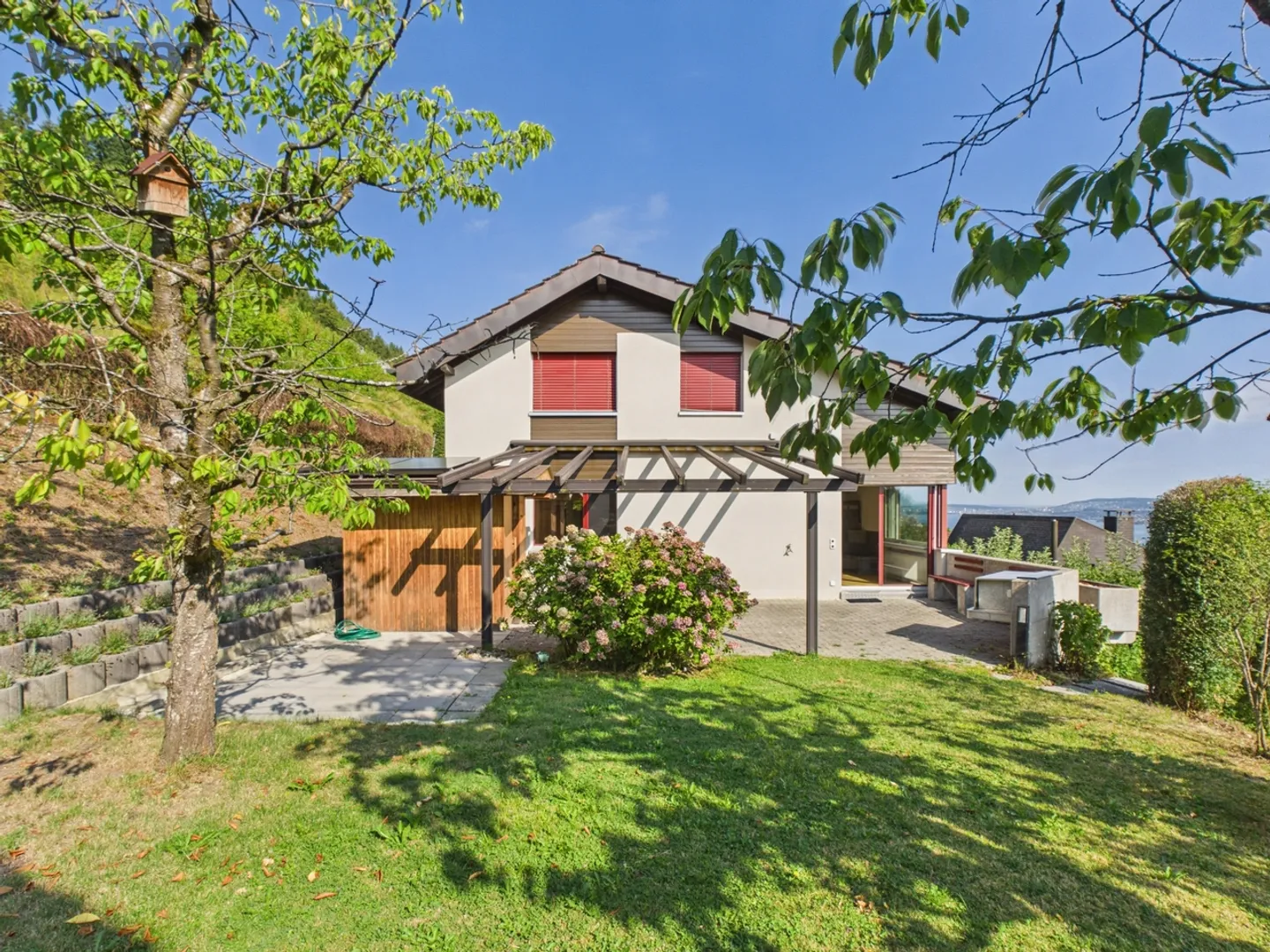 Charming 5.5-Room House with Lake View and Garden in Horgen - Photo 1 of 13