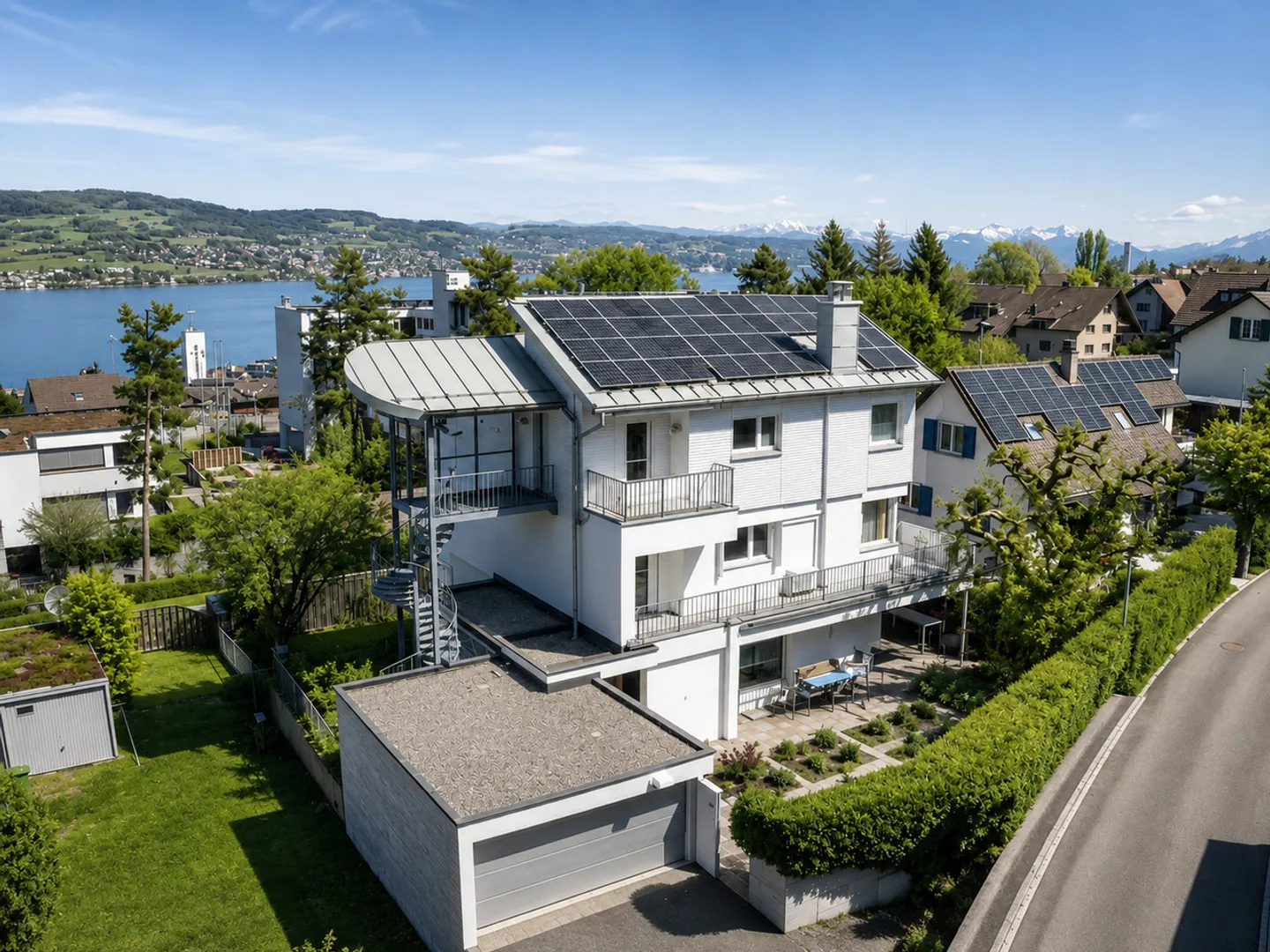 Maison individuelle spacieuse avec vue sur le lac dans le quartier prisé de Bergli - Photo 1 sur 13