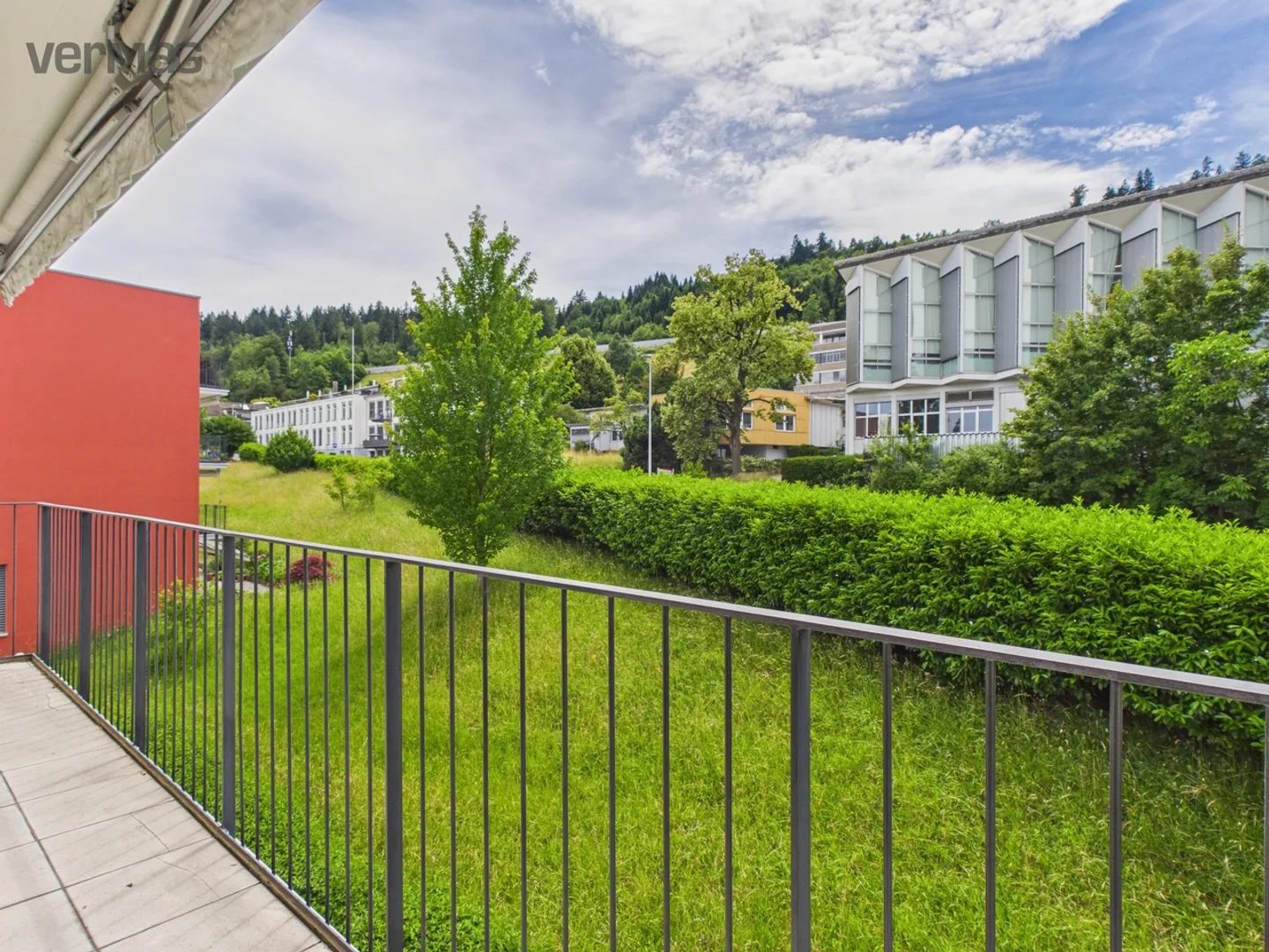 Living with a View: Bright Apartment with Two Balconies in Horgen - Photo 9 of 11