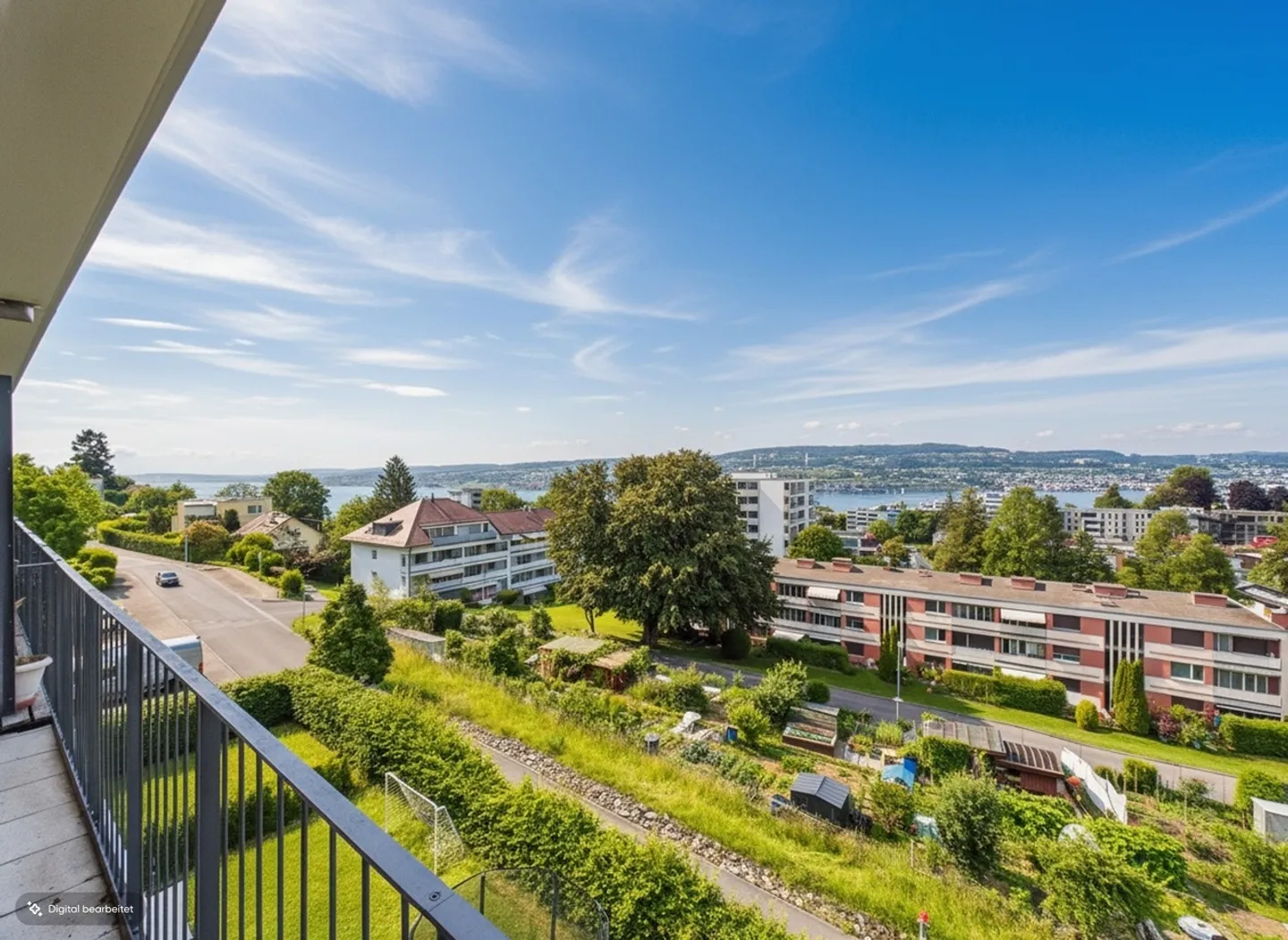 Living with a View: Bright Apartment with Two Balconies in Horgen - Photo 10 of 11
