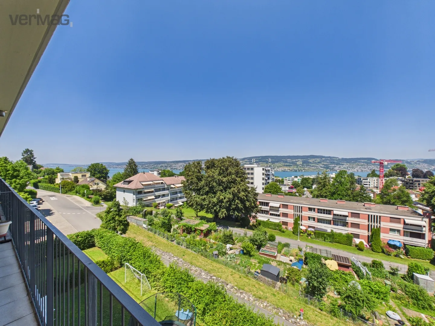 Vivere con vista: Appartamento luminoso con due balconi a Horgen - Foto 10 di 13