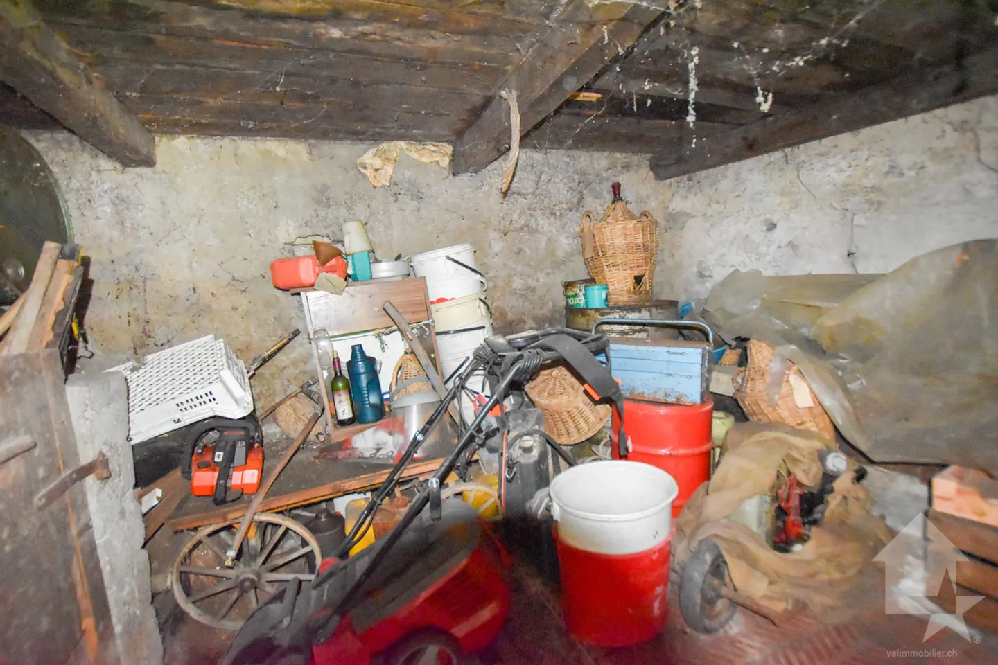 Small house to renovate - Photo 9 of 10
