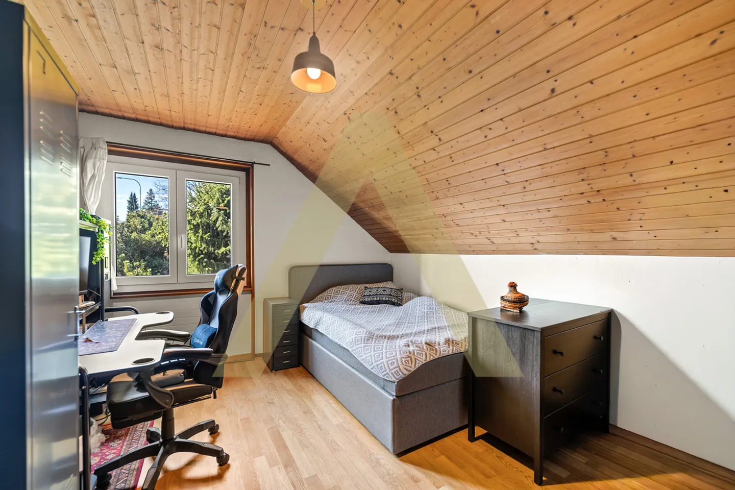 A pleasant house surrounded by greenery - Photo 7 of 8