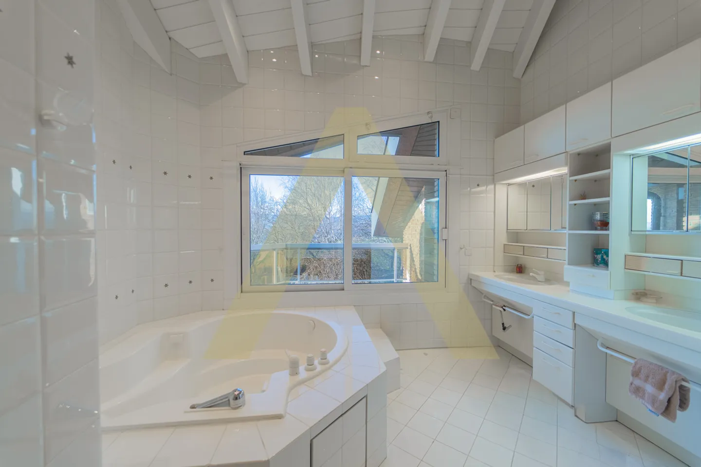 Ungewöhnliches Architektenobjekt mit großen Volumen - Foto 12 von 13