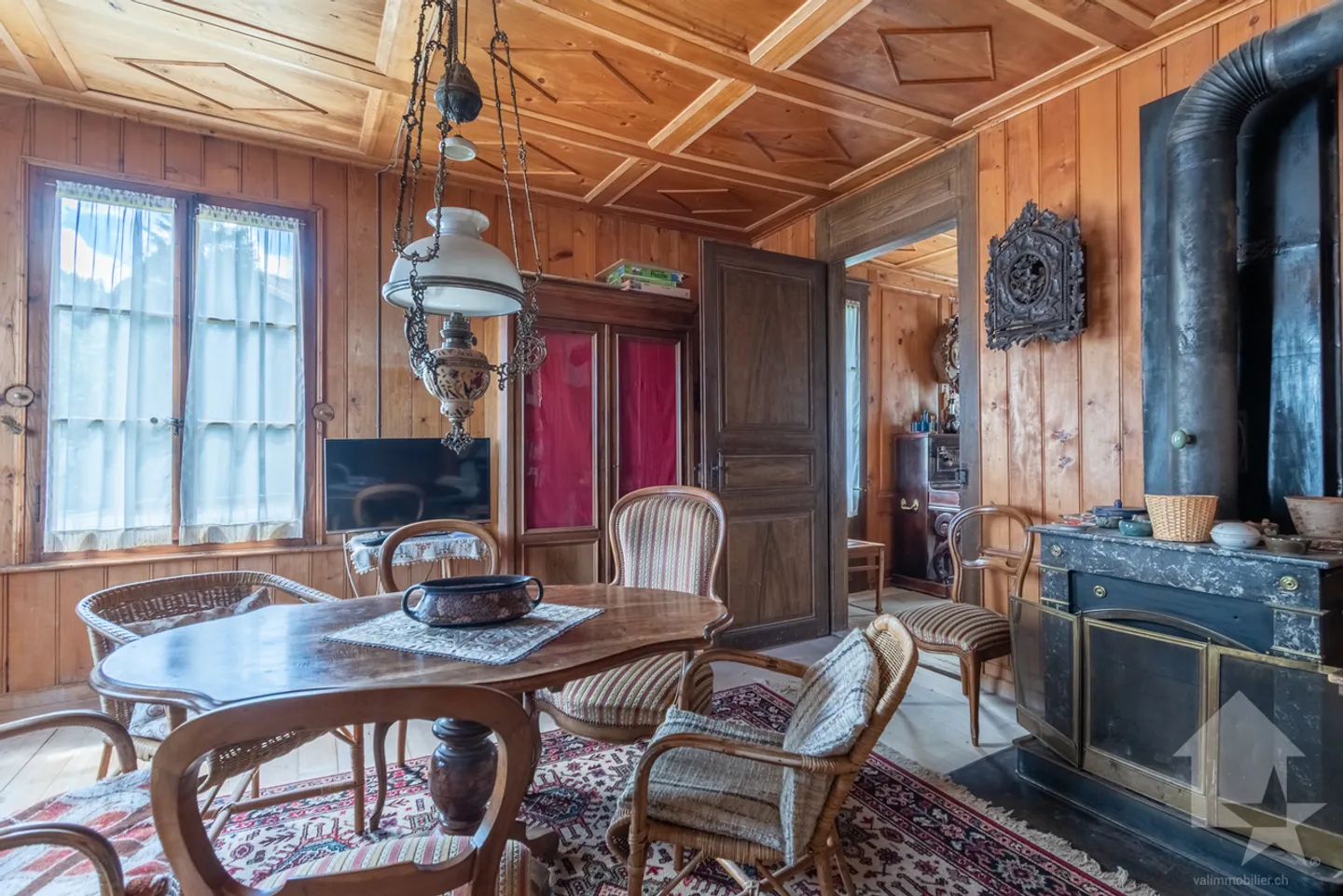 Authentique chalet de caractère au coeur de Morgins - Photo 3 sur 13