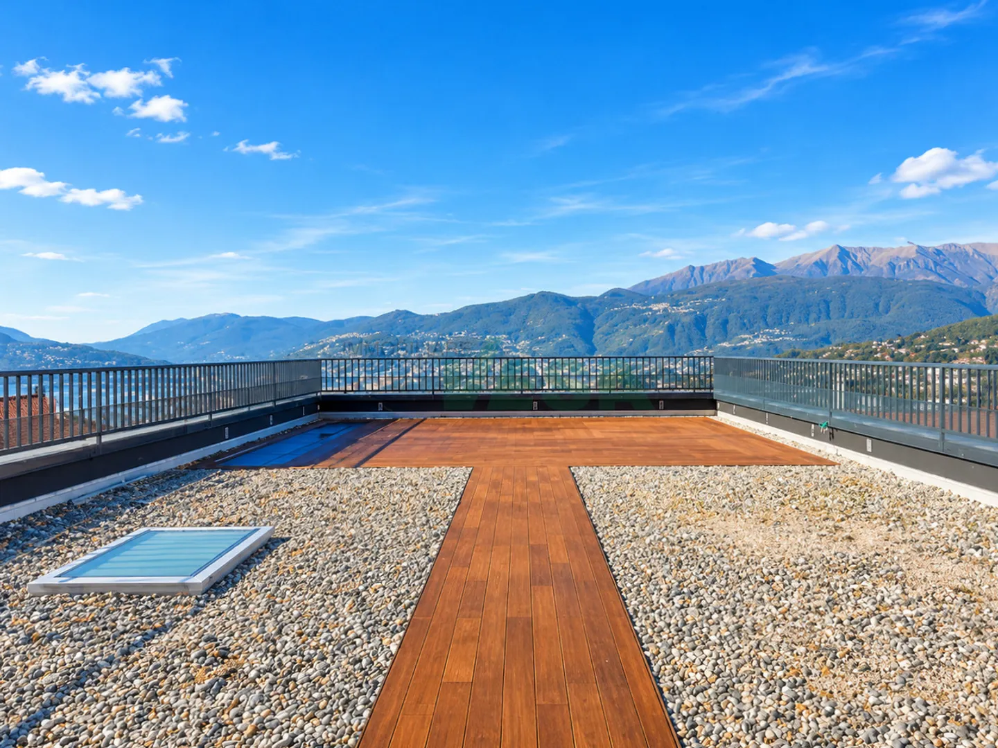 Moderne Villa mit spektakulärem Panoramablick und Pool - Foto 7 von 13