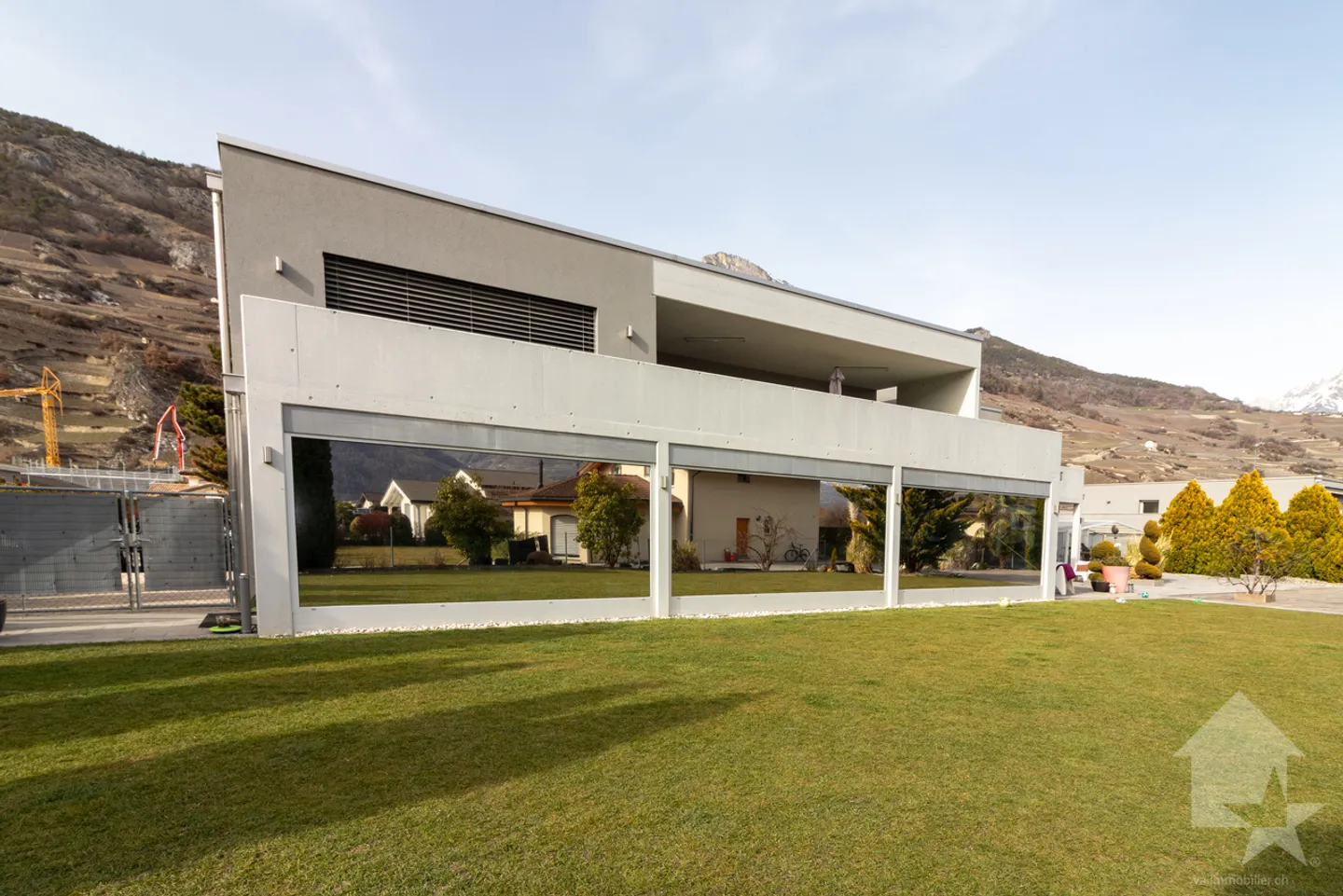 Magnificent villa in PPE with large garden and basement - Photo 1 of 13