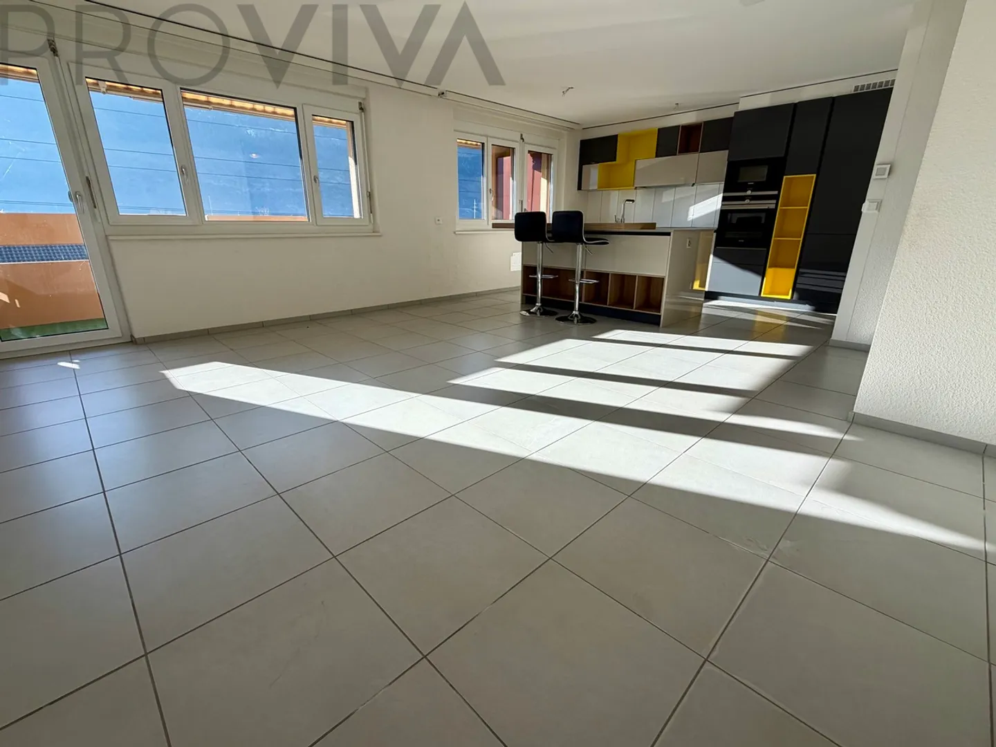 Rêve de maison pour les familles : ensoleillé, moderne et spacieux à Baltschieder - Photo 4 sur 10