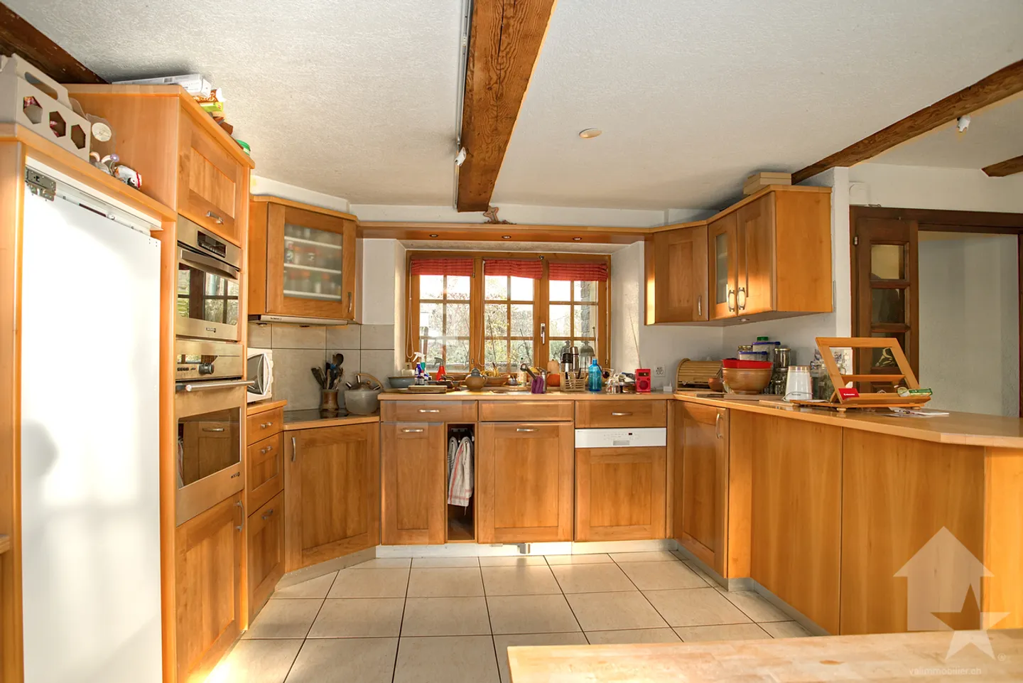 Chalet with 5.5 rooms with character, 180 m2, sunny location - Photo 4 of 13