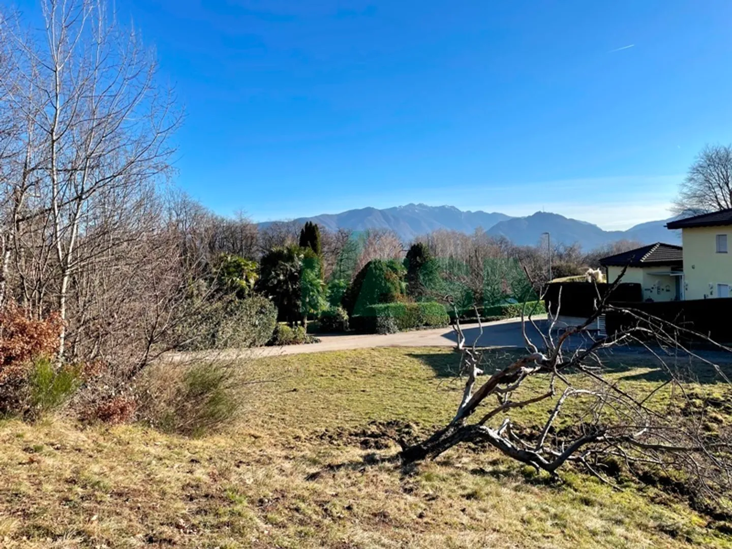 Bel terreno edificabile pianeggiante in zona tranquilla nel verde - Foto 2 di 5