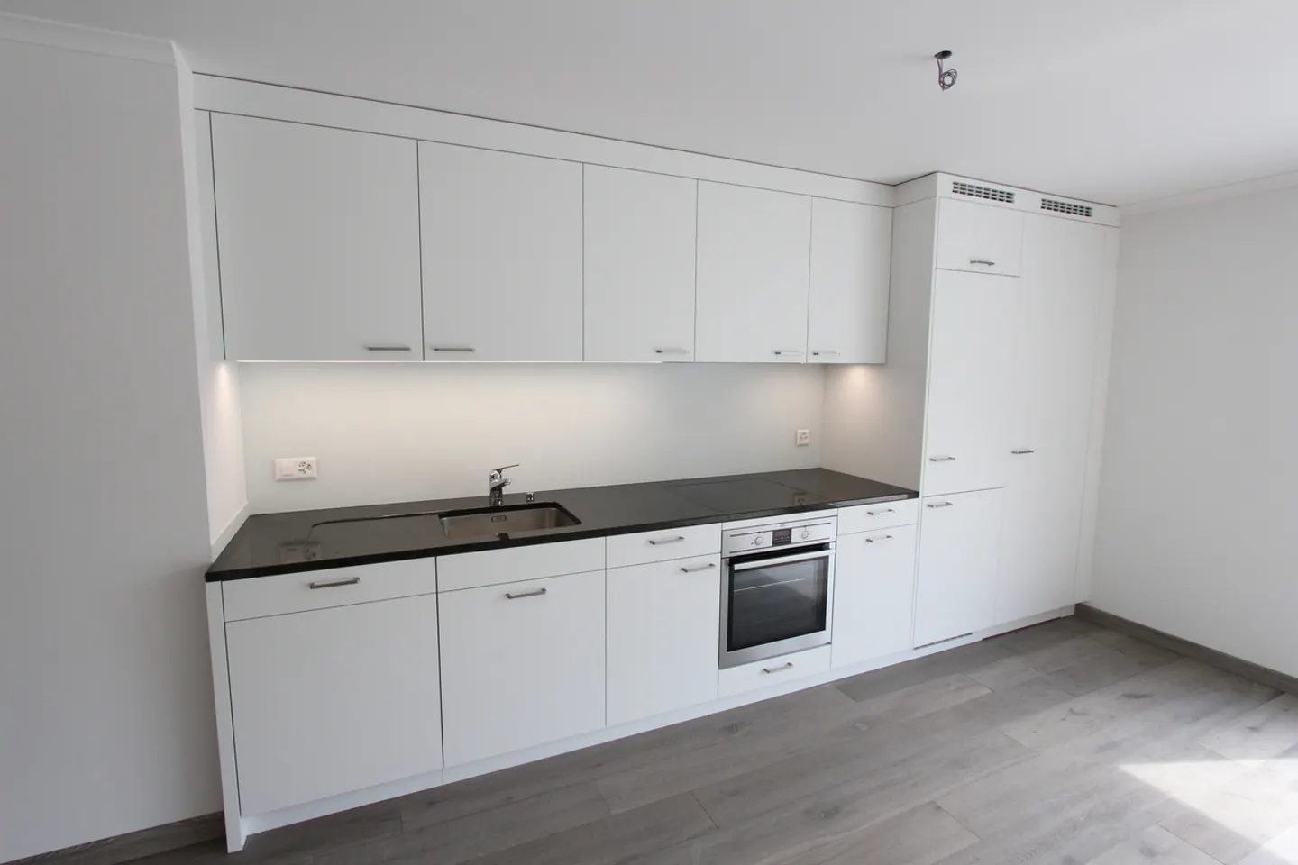2.5-ROOM PENTHOUSE WITH 40M2 TERRACE - Photo 5 of 10