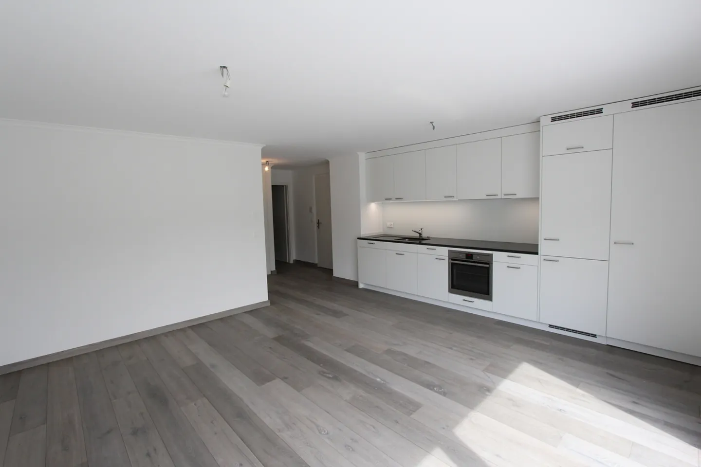 2.5-ROOM PENTHOUSE WITH 40M2 TERRACE - Photo 6 of 10