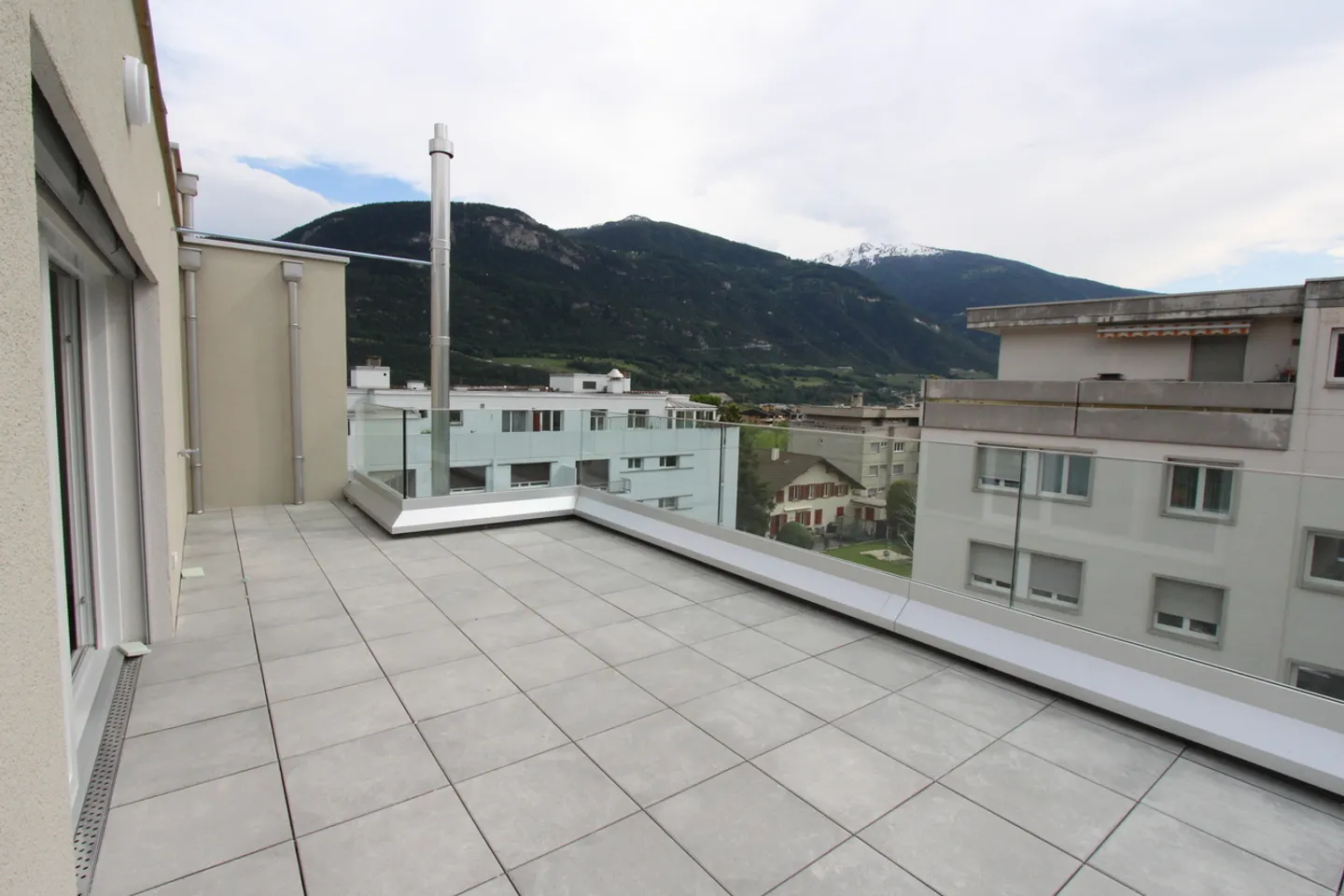 2.5-ROOM PENTHOUSE WITH 40M2 TERRACE - Photo 10 of 10