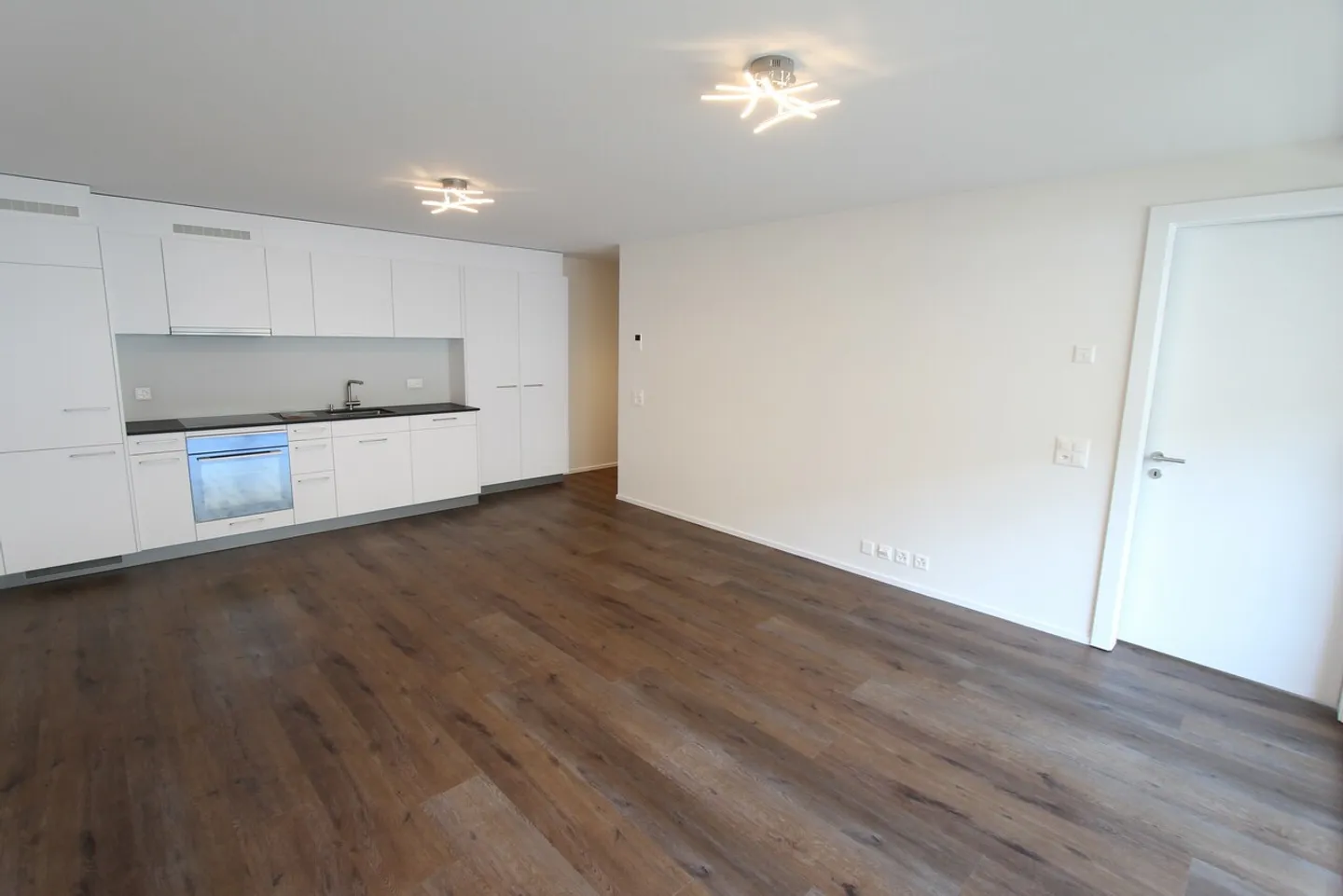 APPARTAMENTO 2.5 STANZE IN AFFITTO NEL CENTRO DI SIERRE - Foto 8 di 11