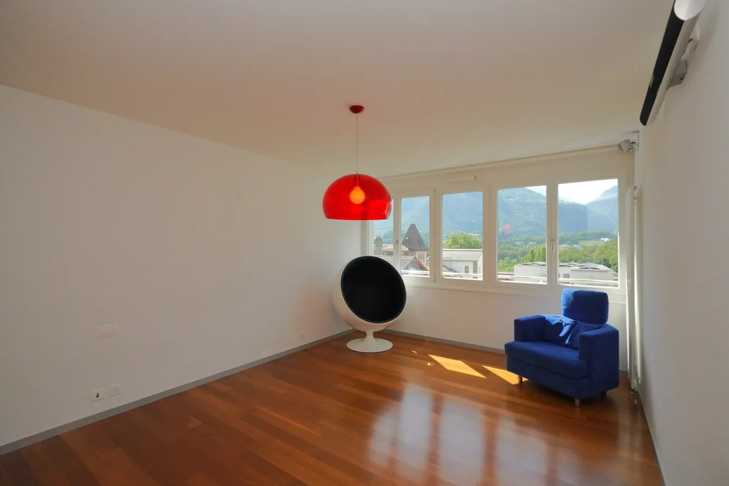 SPLENDIDE DUPLEX EN ATTIQUE AU CENTRE-VILLE DE SIERRE - Photo 9 sur 13